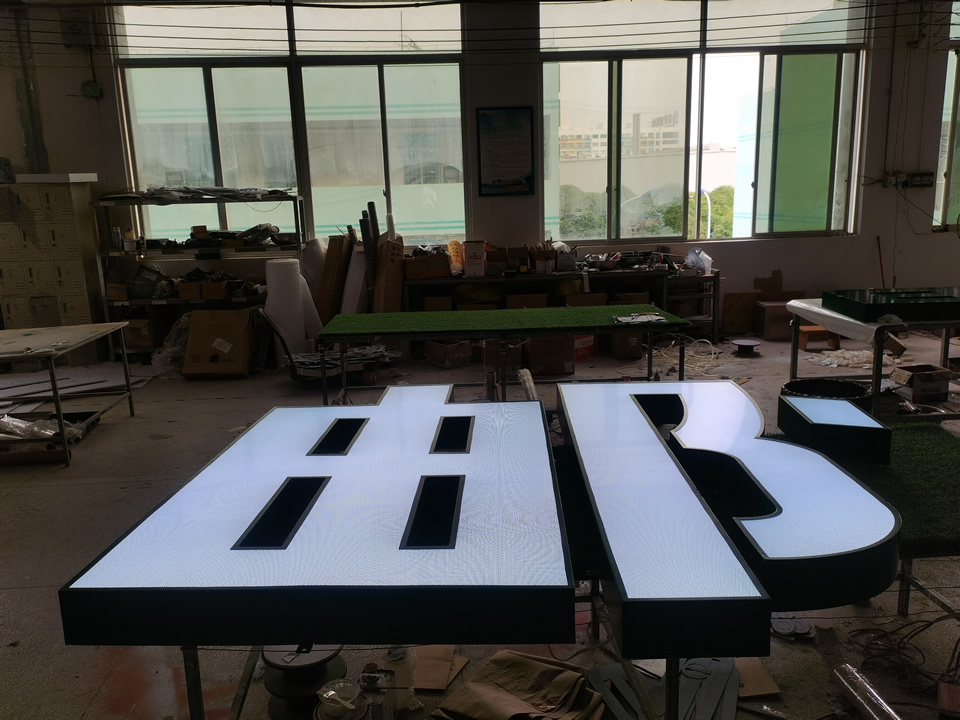 个性化的标识标牌系统设计是怎么样的？--【申博sunbet标识，标识制作厂家】